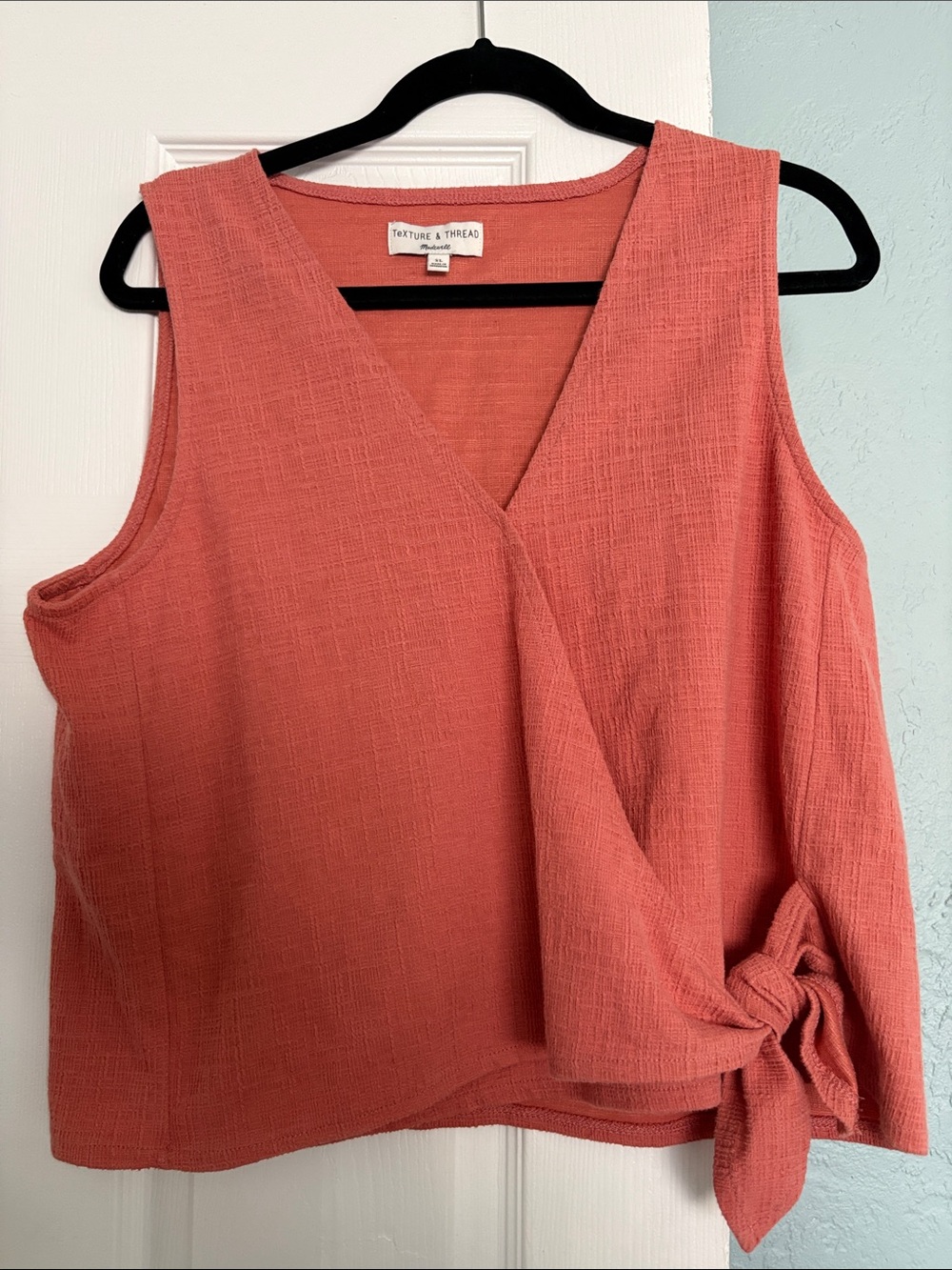 Madewell Coral Textured Sleeveless V-Neck Tie-Hem Tank